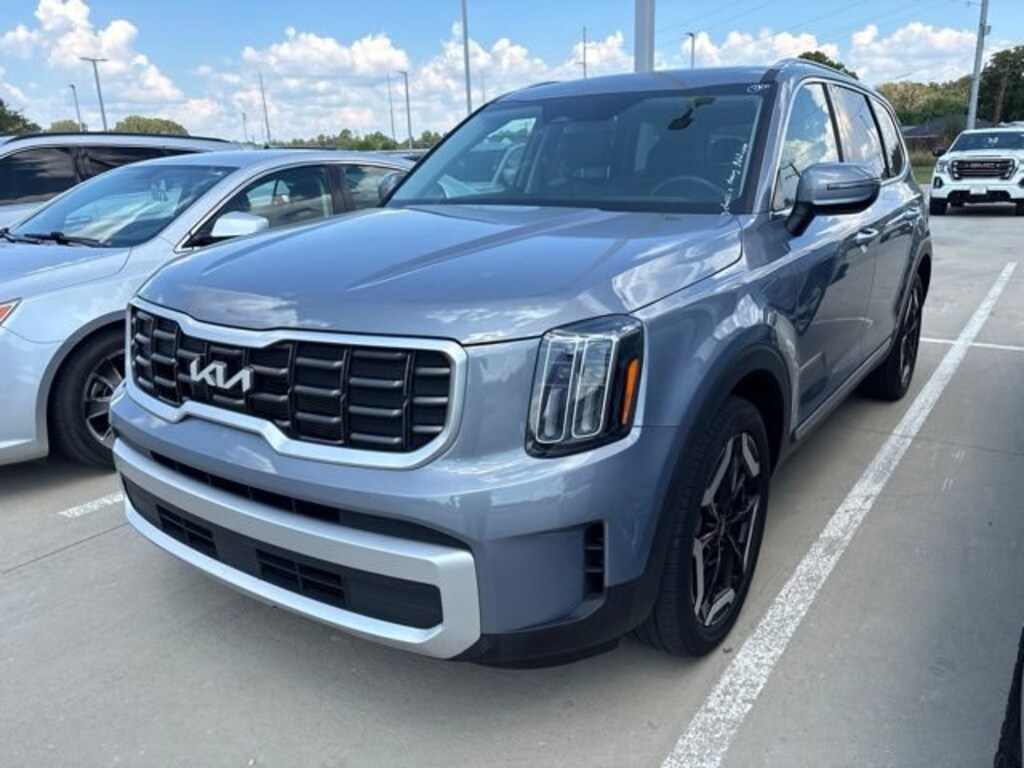 Used 2025 Kia Telluride S SUV