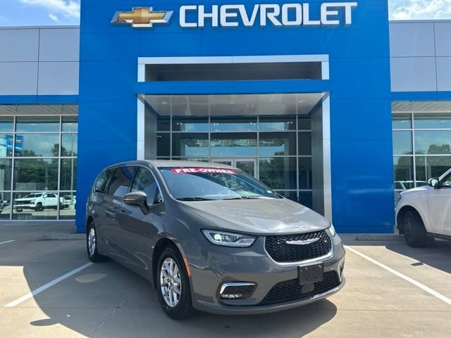 2023 Chrysler Pacifica Touring L's photo