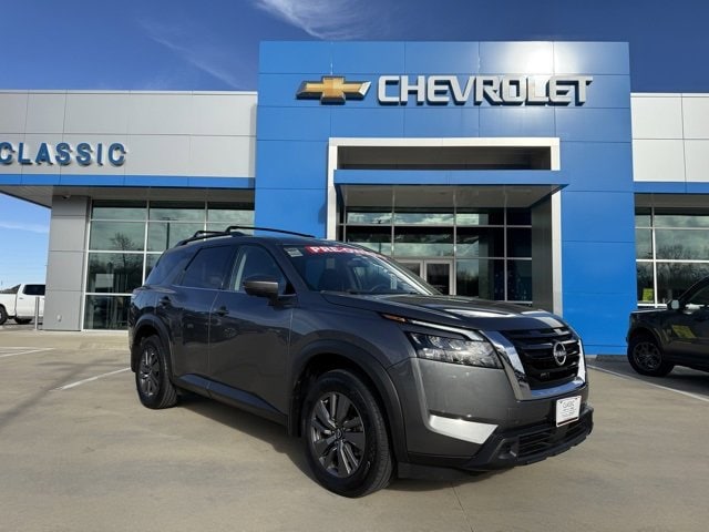 2024 Nissan Pathfinder SV's photo