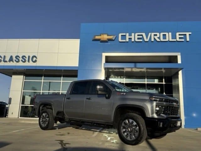 2026 Chevrolet Silverado HD Custom's photo