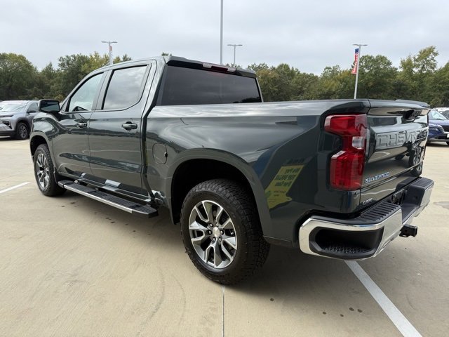 2025 Chevrolet Silverado 1500 LT photo 2