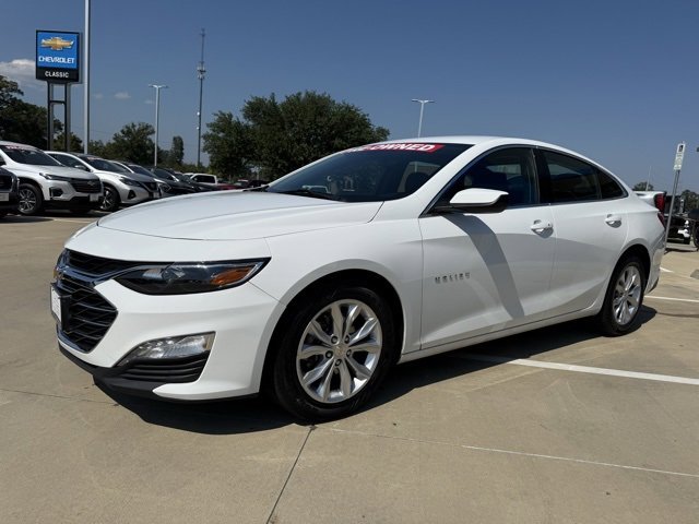 2024 Chevrolet Malibu 1LT photo 2