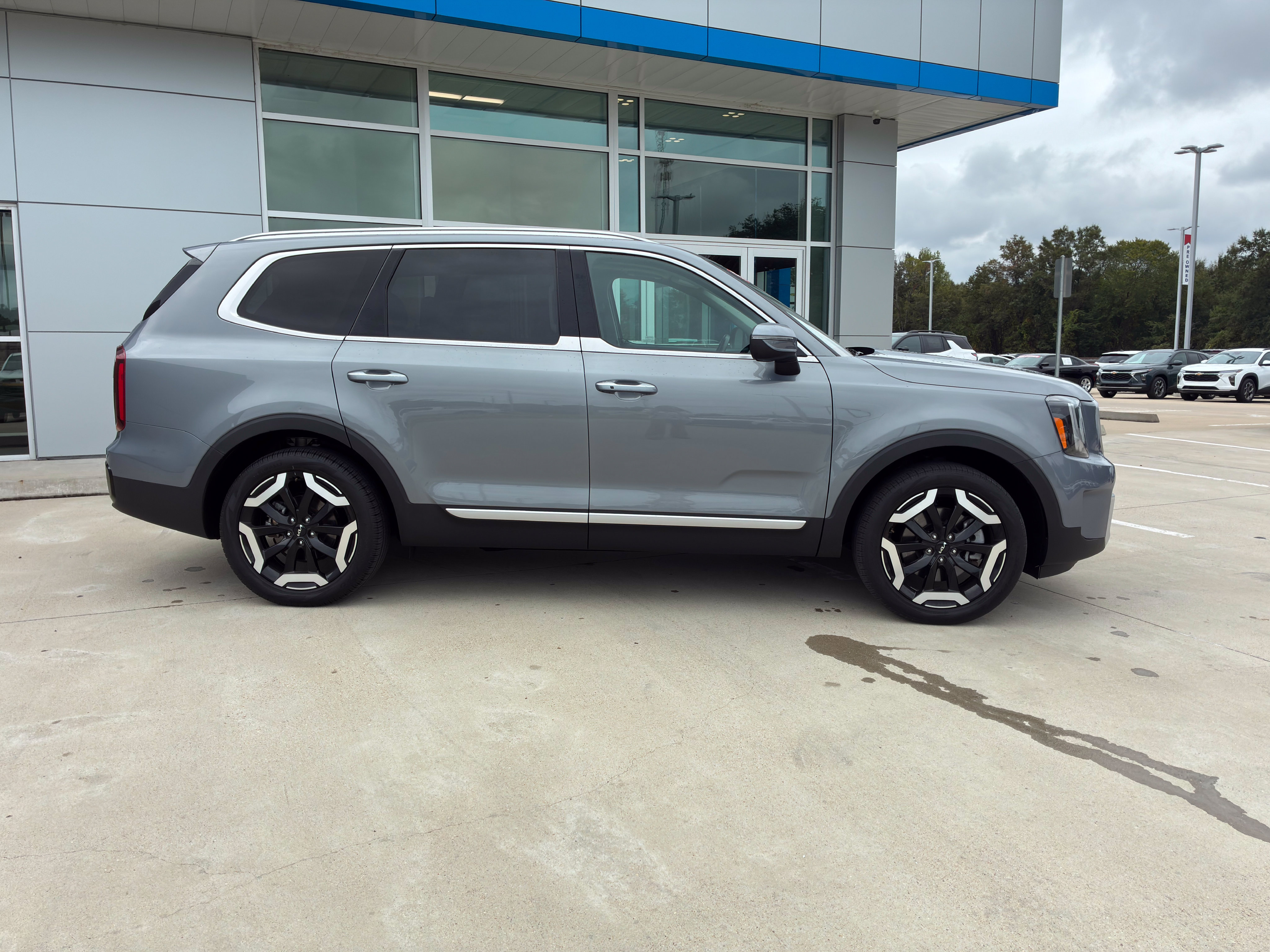 Used 2025 Kia Telluride S SUV