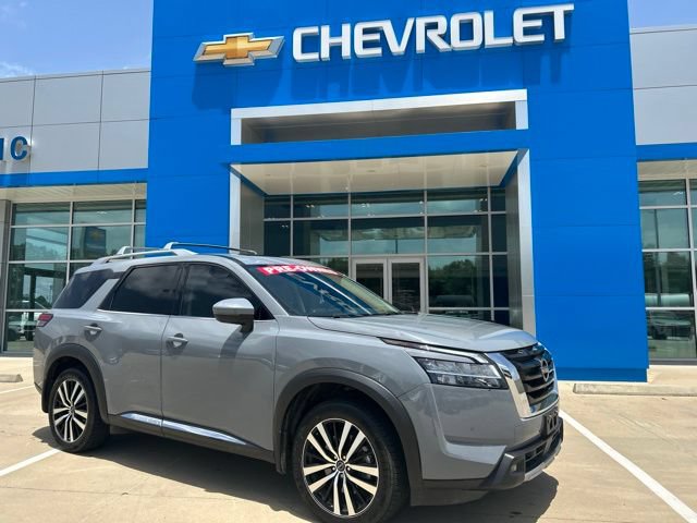 2023 Nissan Pathfinder Platinum 2WD's photo
