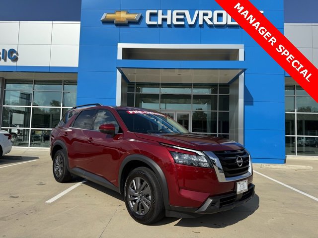 2024 Nissan Pathfinder SV's photo