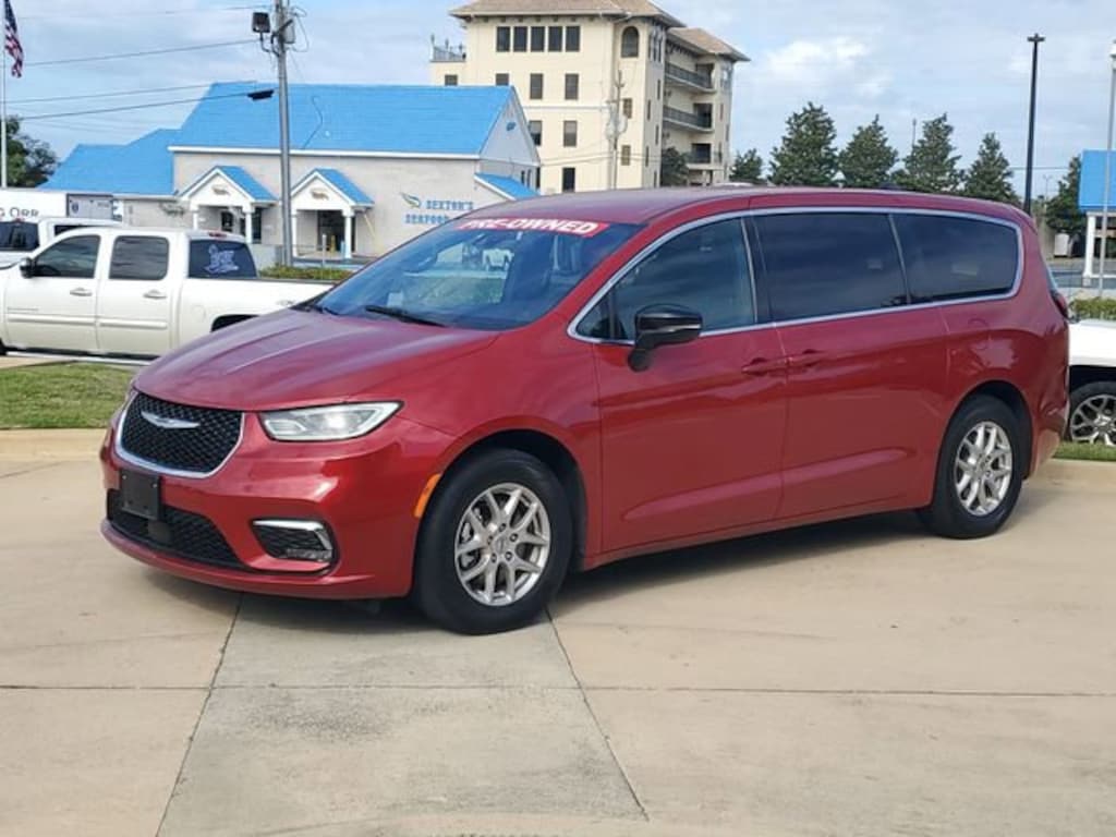 Used 2025 Chrysler Pacifica Select Van Passenger Van