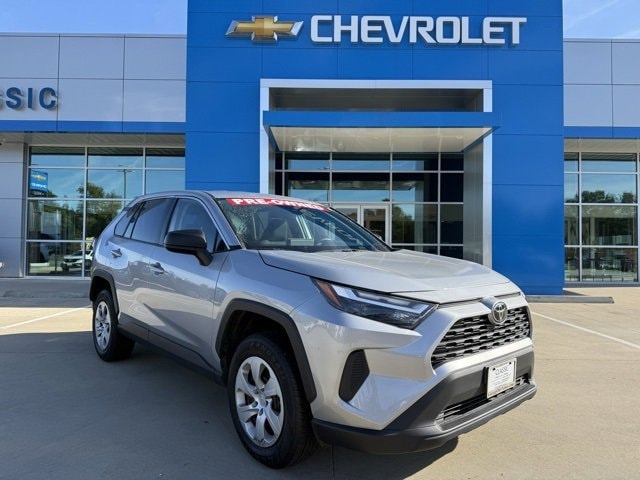 2024 Toyota RAV4 LE's photo
