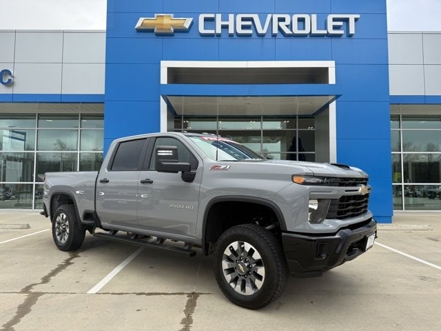 2025 Chevrolet Silverado 2500HD Custom's photo