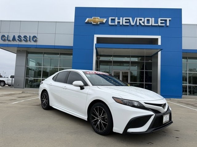 2024 Toyota Camry SE's photo