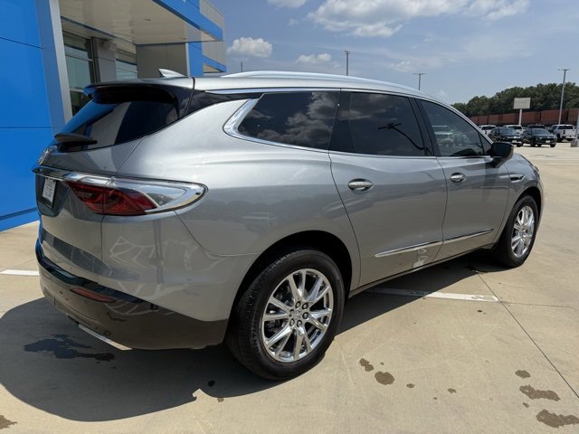 2023 Buick Enclave Essence photo 2