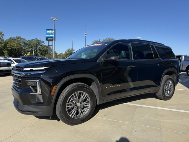 2025 Chevrolet Traverse photo 4