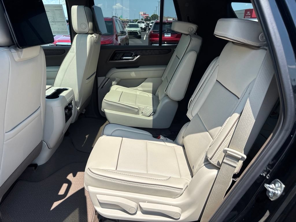 2026 GMC Yukon Denali - Photo 14