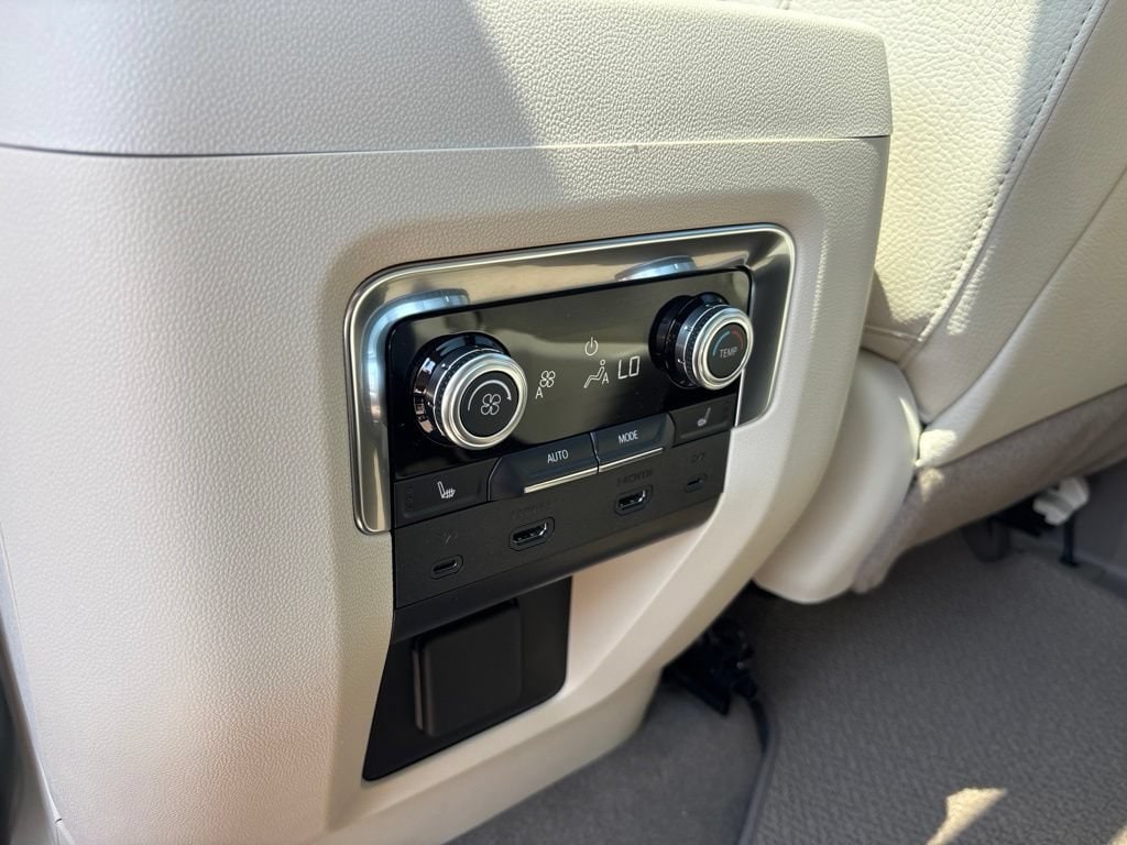 2026 GMC Yukon Denali - Photo 13