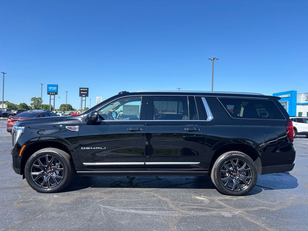2026 GMC Yukon XL Denali - Photo 2