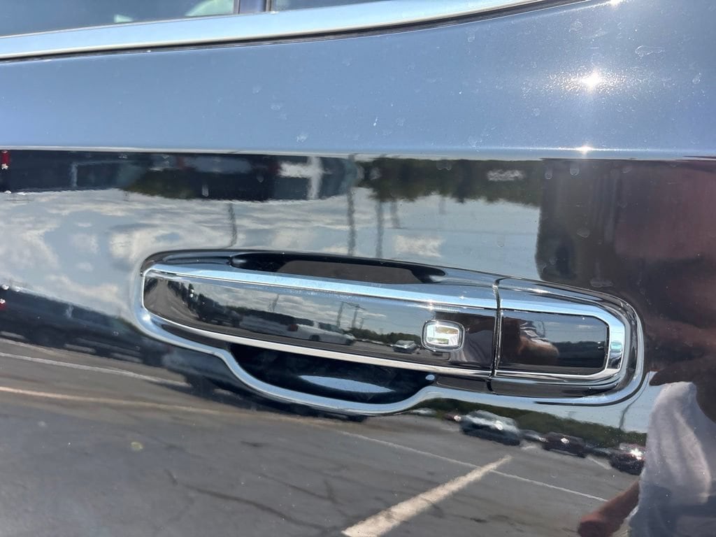 2026 GMC Yukon Denali - Photo 10