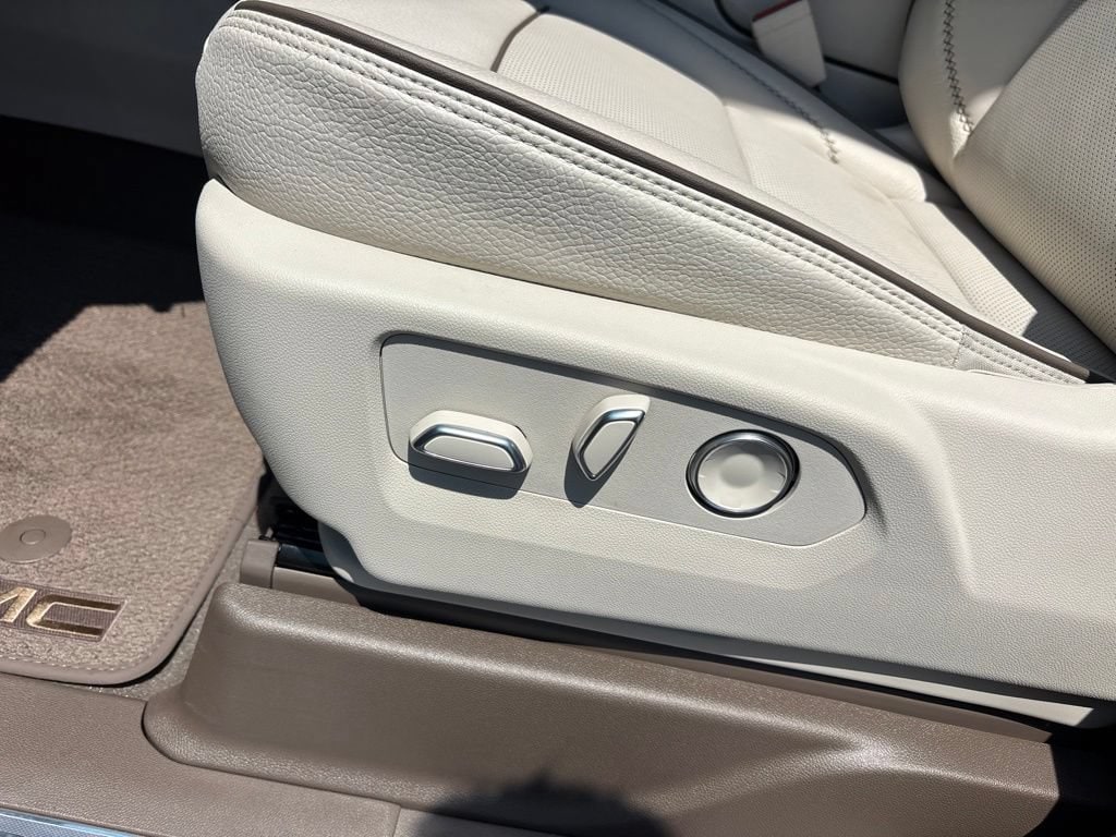 2026 GMC Yukon Denali - Photo 18