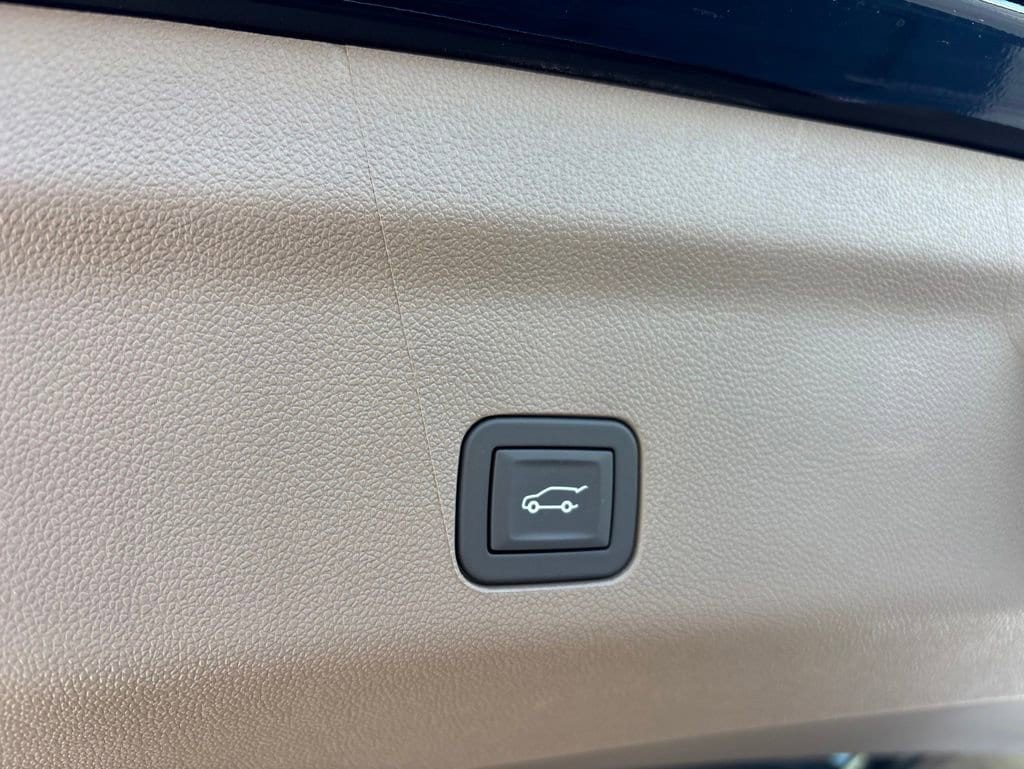 2026 GMC Yukon XL Denali - Photo 8