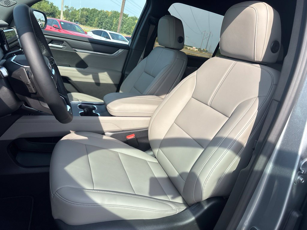 2026 GMC Acadia Elevation - Photo 14