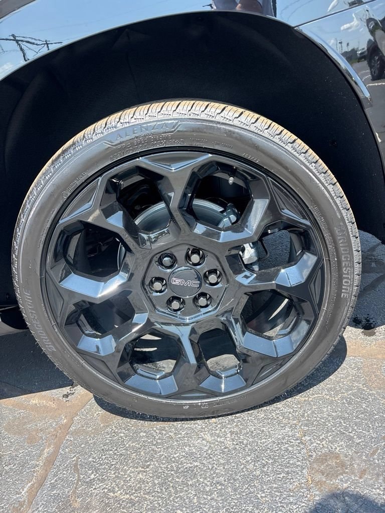 2026 GMC Yukon Denali - Photo 9