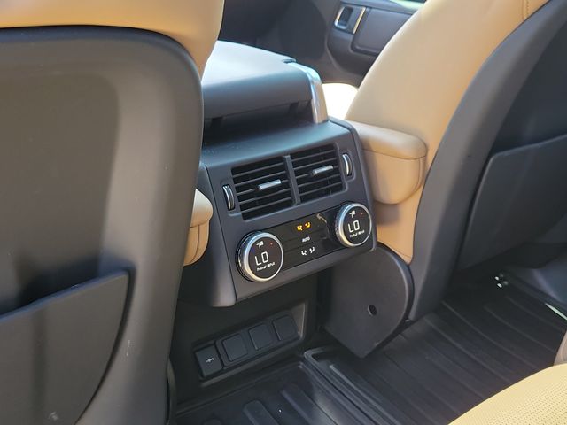 2023 Land Rover Discovery Metropolitan Edition - Photo 29