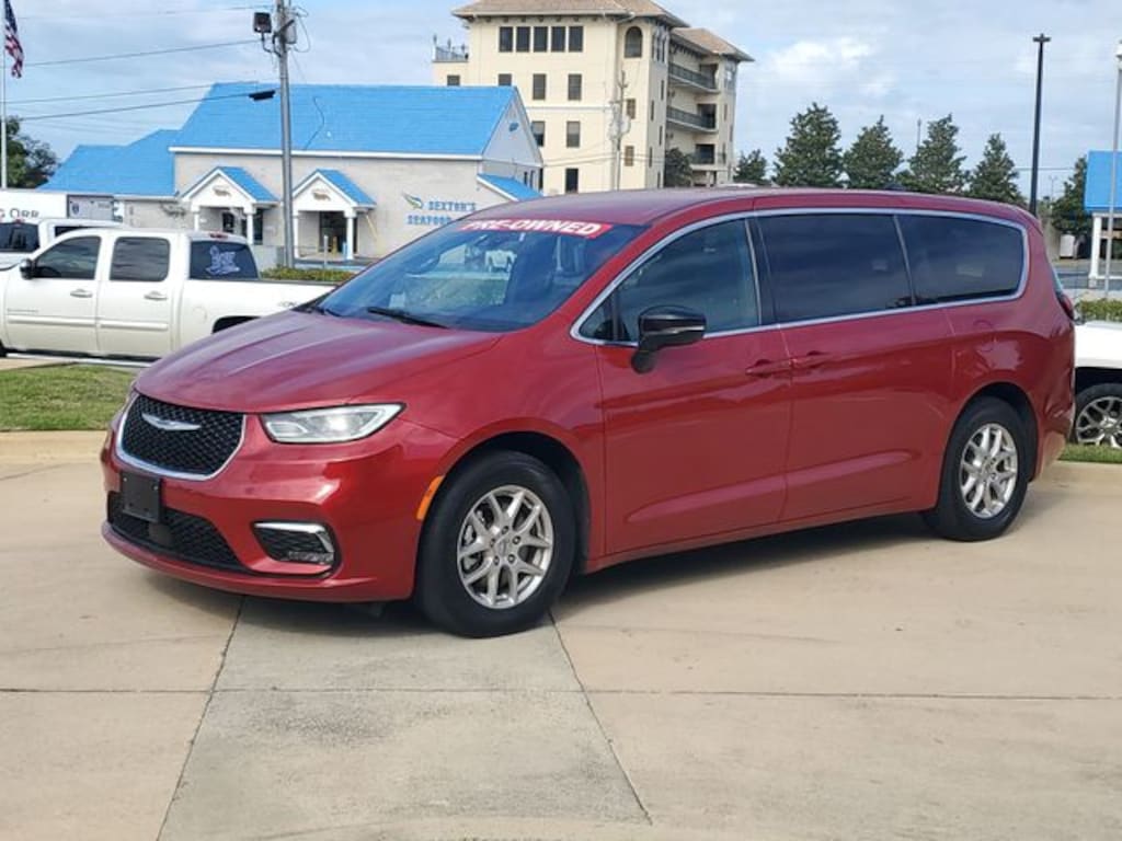 Used 2025 Chrysler Pacifica Select Minivan/Van