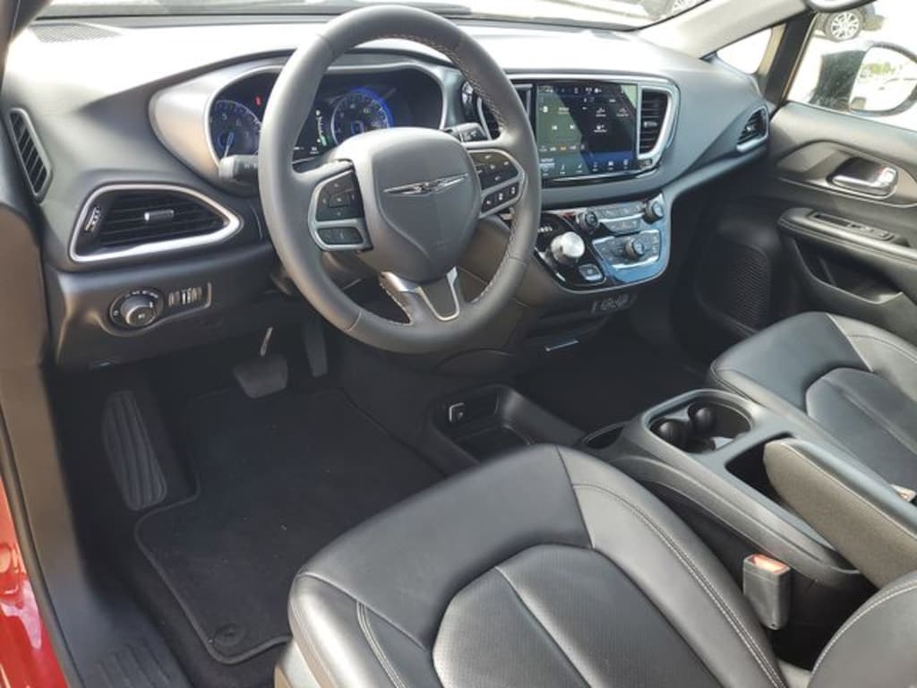 Used 2025 Chrysler Pacifica Select Minivan/Van