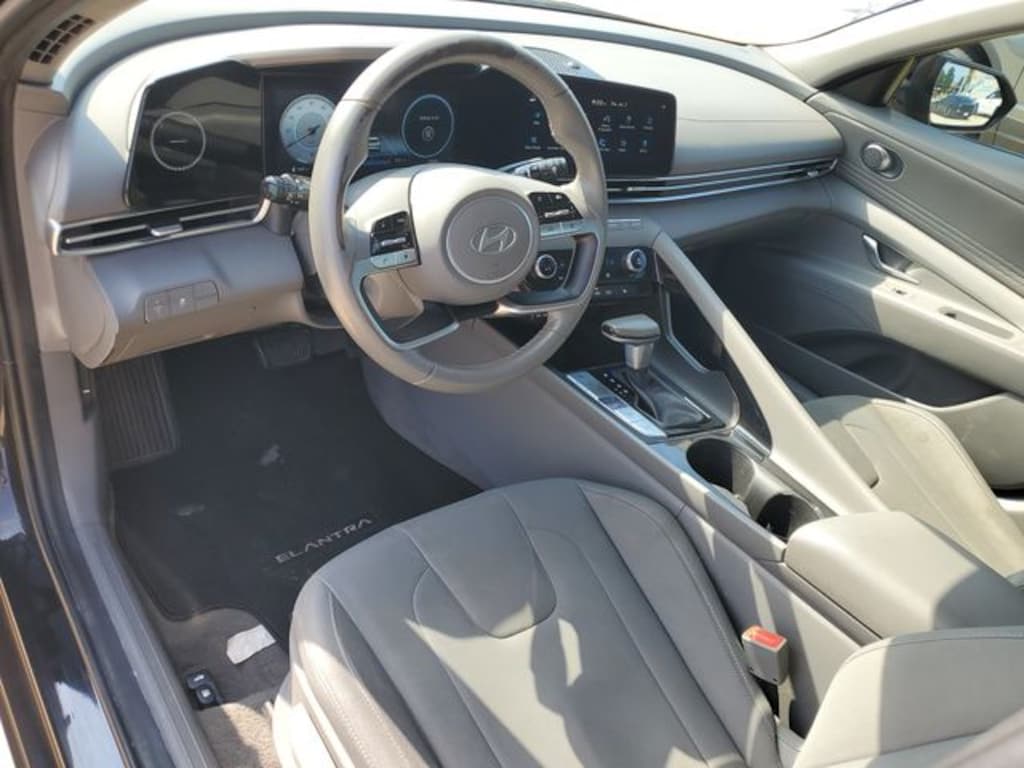 Used 2025 Hyundai Elantra SEL Convenience Sedan