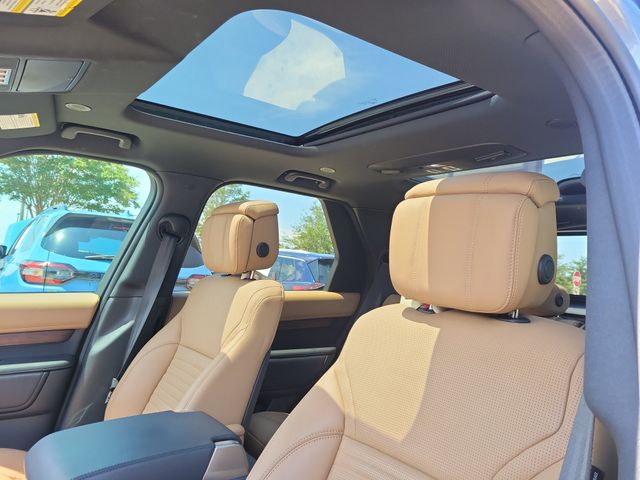 2023 Land Rover Discovery Metropolitan Edition - Photo 7