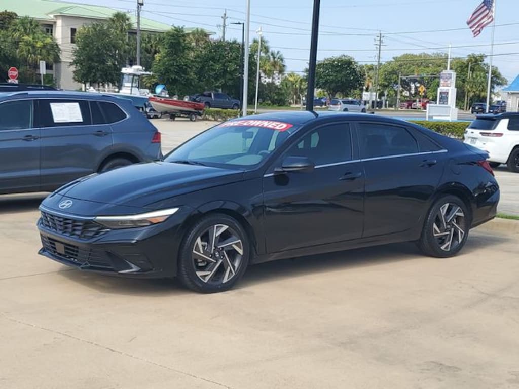 Used 2025 Hyundai Elantra SEL Convenience Sedan