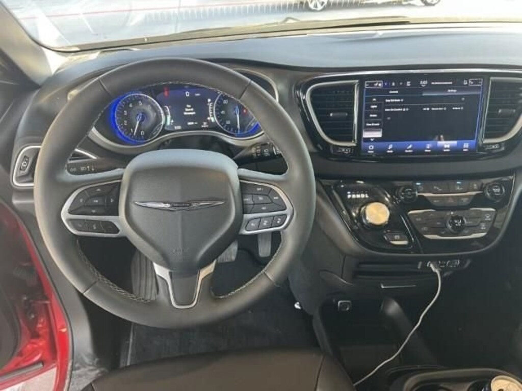 Used 2025 Chrysler Pacifica Select Minivan/Van