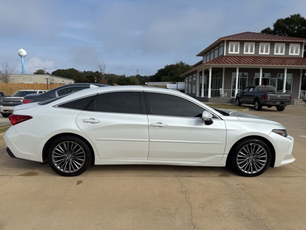 Used 2022 Toyota Avalon Limited Sedan