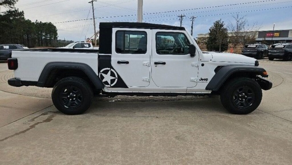 Used 2024 Jeep Gladiator Sport Truck