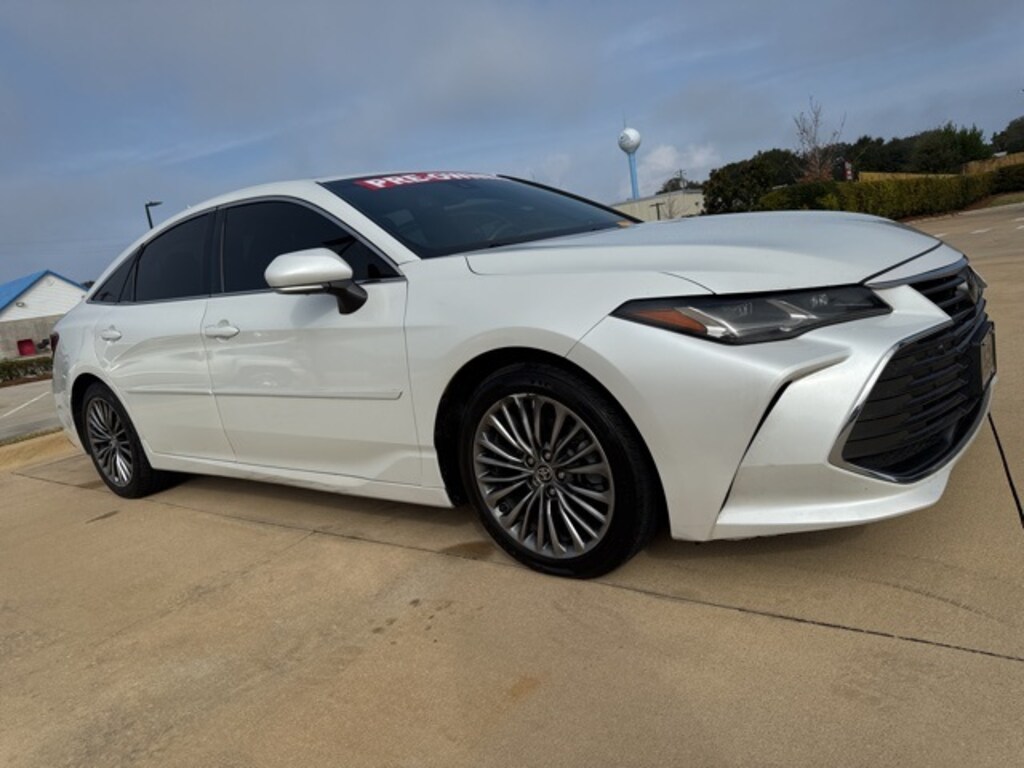 Used 2022 Toyota Avalon Limited Sedan