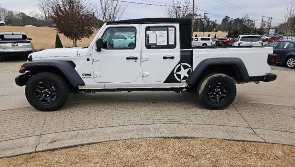 Used 2024 Jeep Gladiator Sport Truck