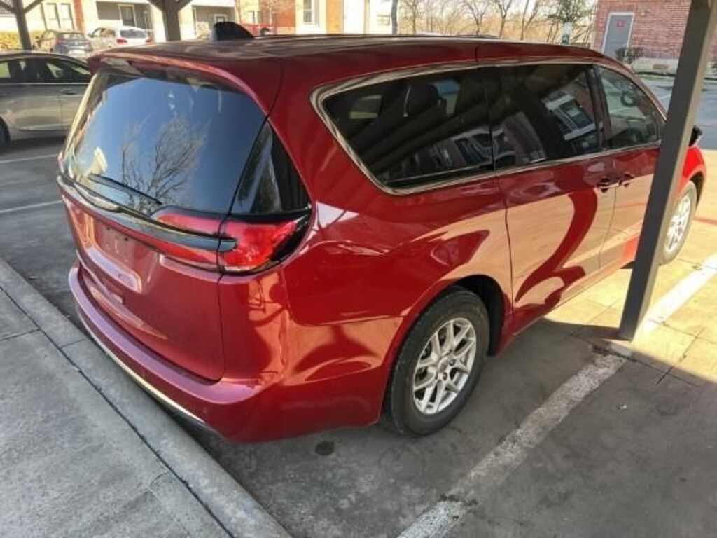 Used 2025 Chrysler Pacifica Select Minivan/Van