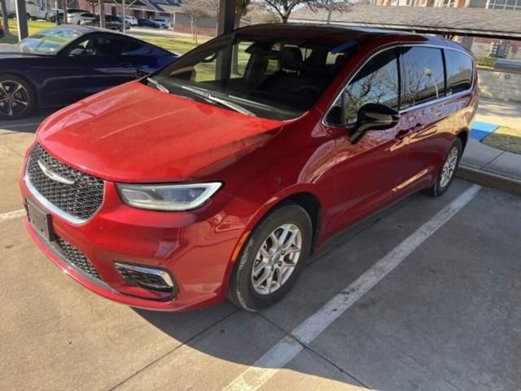 Used 2025 Chrysler Pacifica Select Minivan/Van