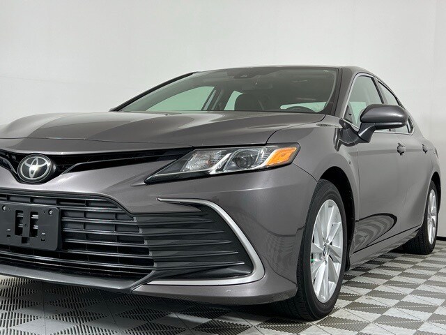 2023 Toyota Camry LE photo 4