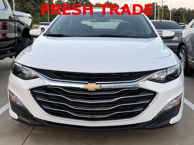 2024 Chevrolet Malibu 1LT photo 2