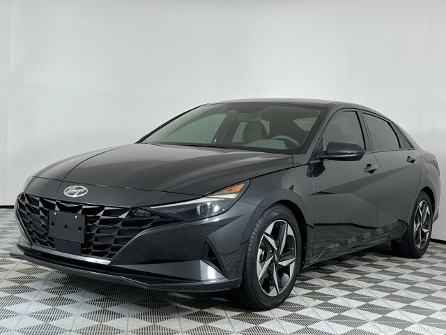 2023 Hyundai Elantra SEL photo 2