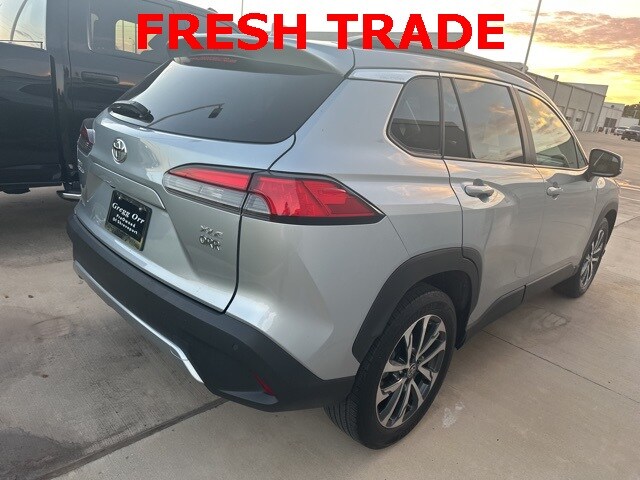 2023 Toyota Corolla Cross XLE photo 3