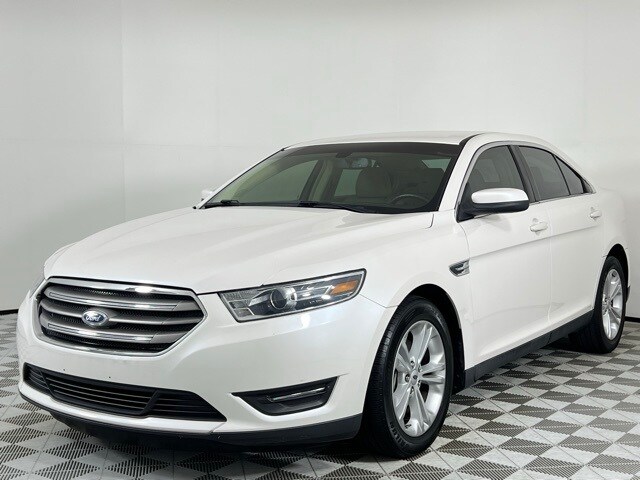 2018 Ford Taurus SEL photo 3