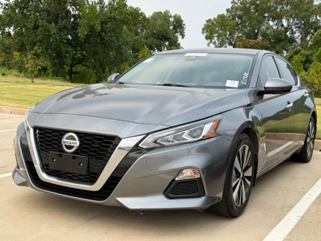 Used 2022 Nissan Altima 2.5 SV Sedan
