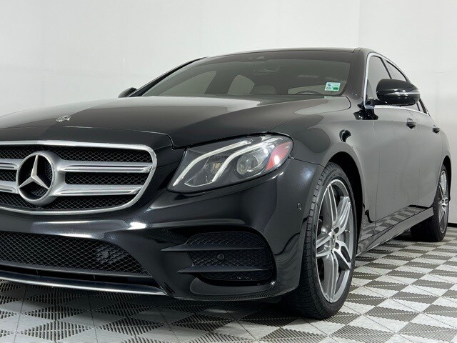 2018 Mercedes Benz E 400 4MATIC photo 4