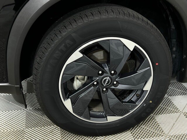 2024 Nissan Rogue SV photo 3