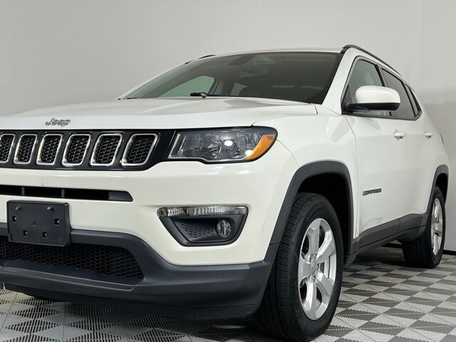 2019 Jeep Compass Latitude photo 2