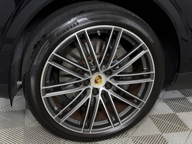 2019 Porsche Cayenne S photo 3