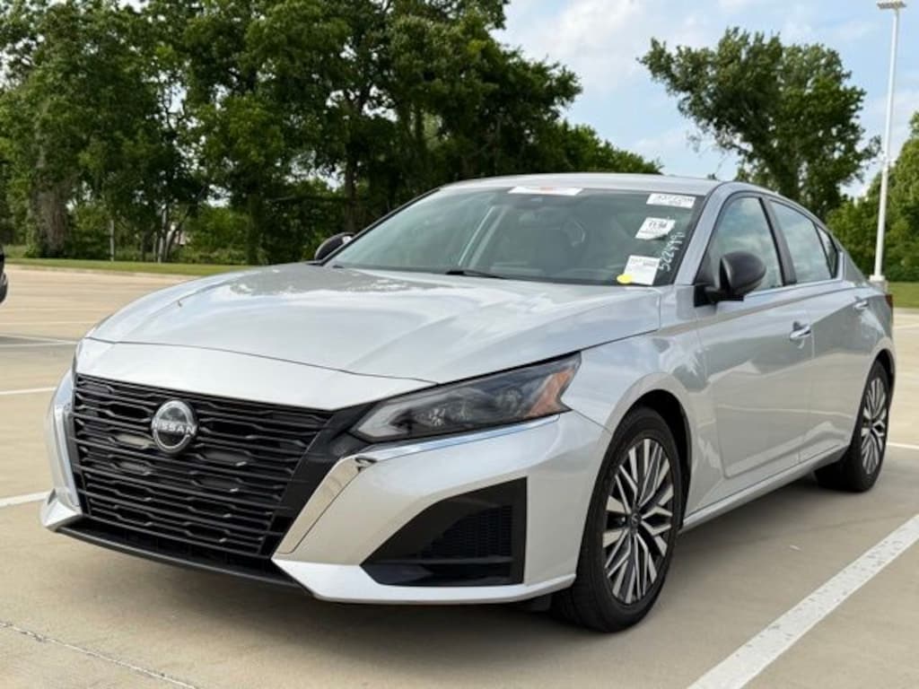 Used 2024 Nissan Altima 2.5 SV Sedan
