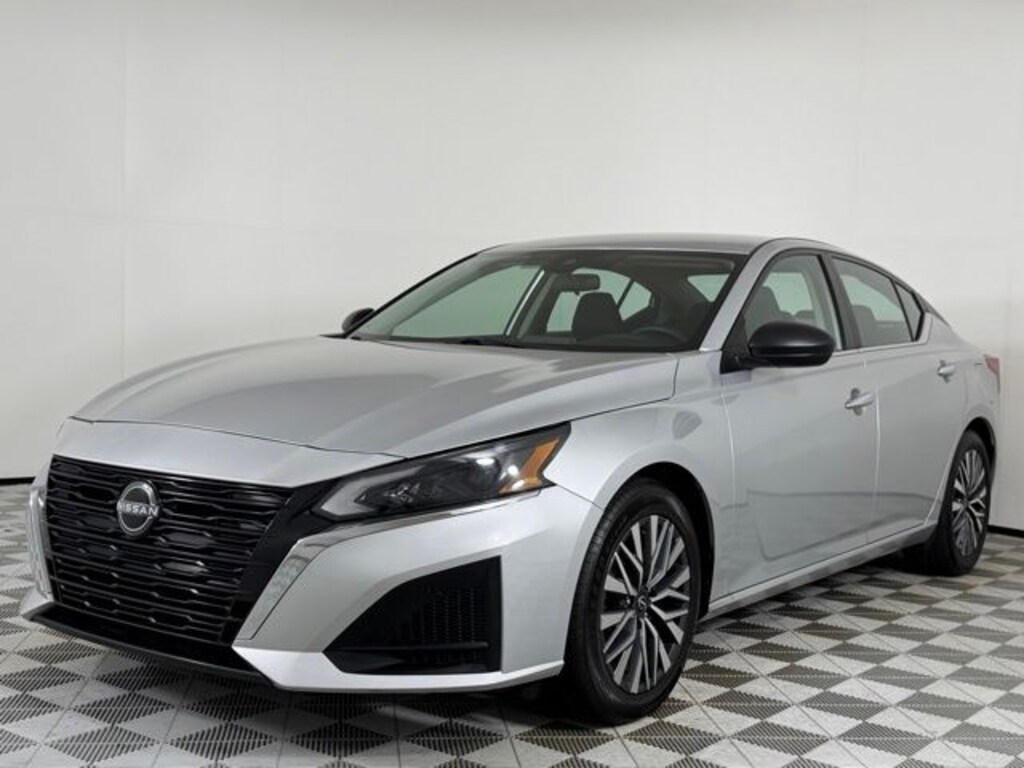 Used 2024 Nissan Altima 2.5 SV Sedan