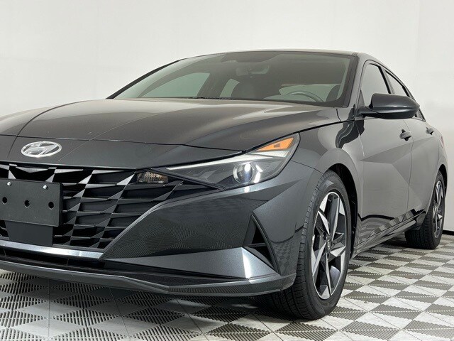 2023 Hyundai Elantra SEL photo 4