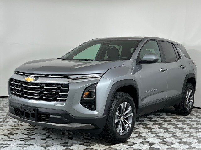 2025 Chevrolet Equinox LT photo 2